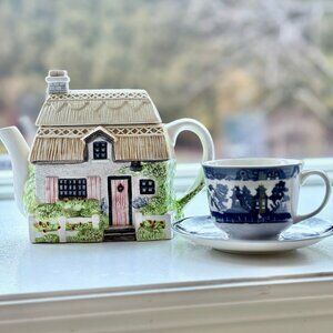 Thatched Roof Cottagecore House Teapot Ceramic English Cottage Collectible